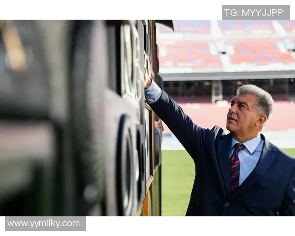 巴萨高管：市政府对诺坎普工程发展很满足，估计22日能够回归